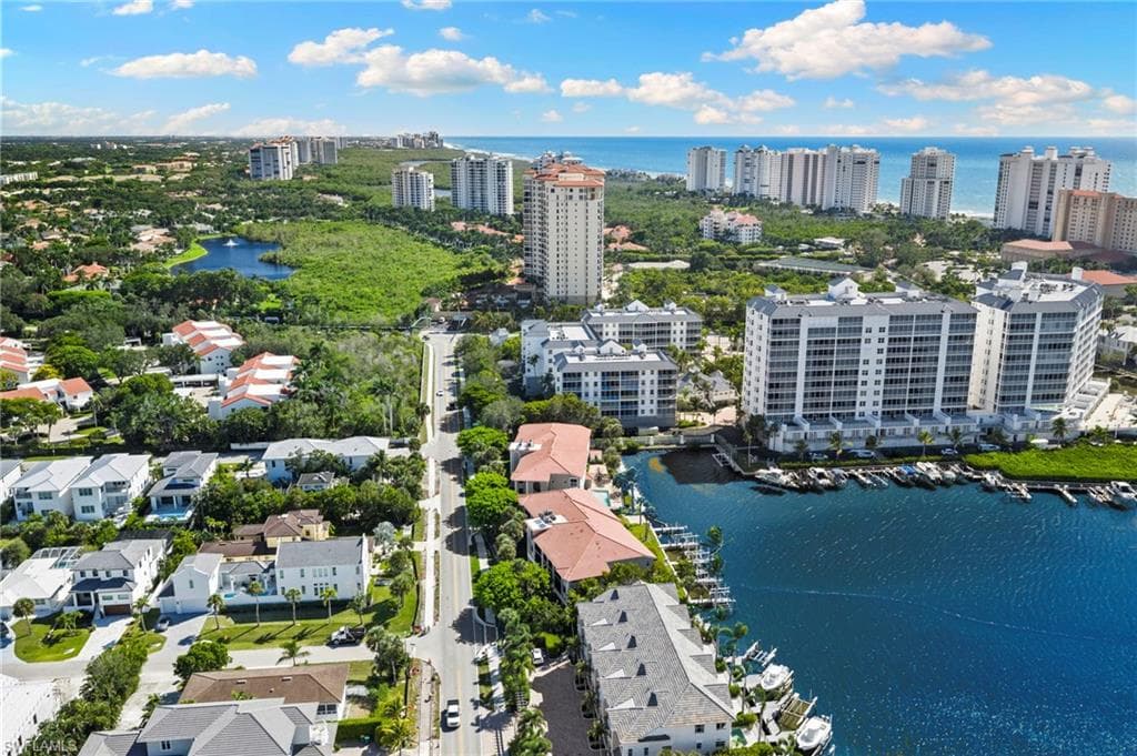 9101 Vanderbilt Dr 1, Naples, FL 34108-32