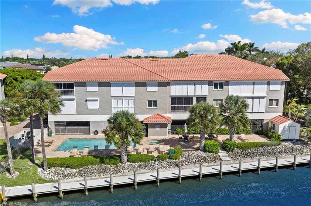 9101 Vanderbilt Dr 1, Naples, FL 34108-2