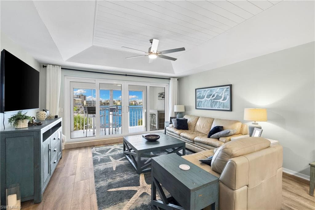 9101 Vanderbilt Dr 1, Naples, FL 34108-3