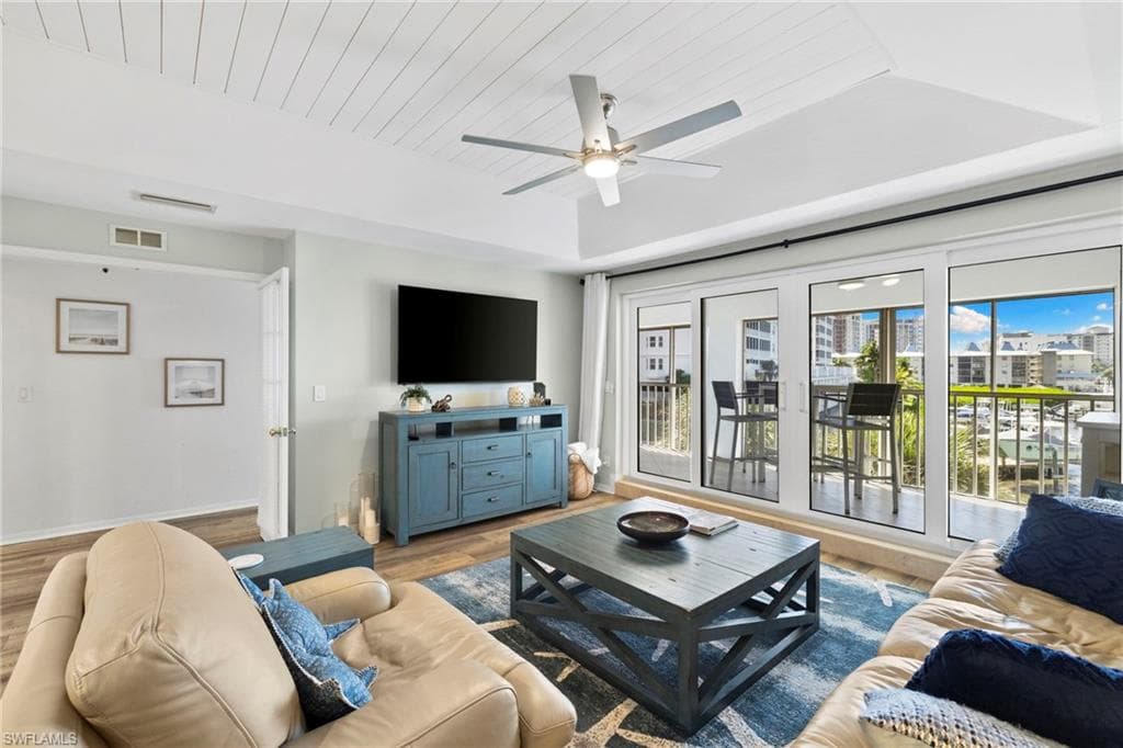 9101 Vanderbilt Dr 1, Naples, FL 34108-4
