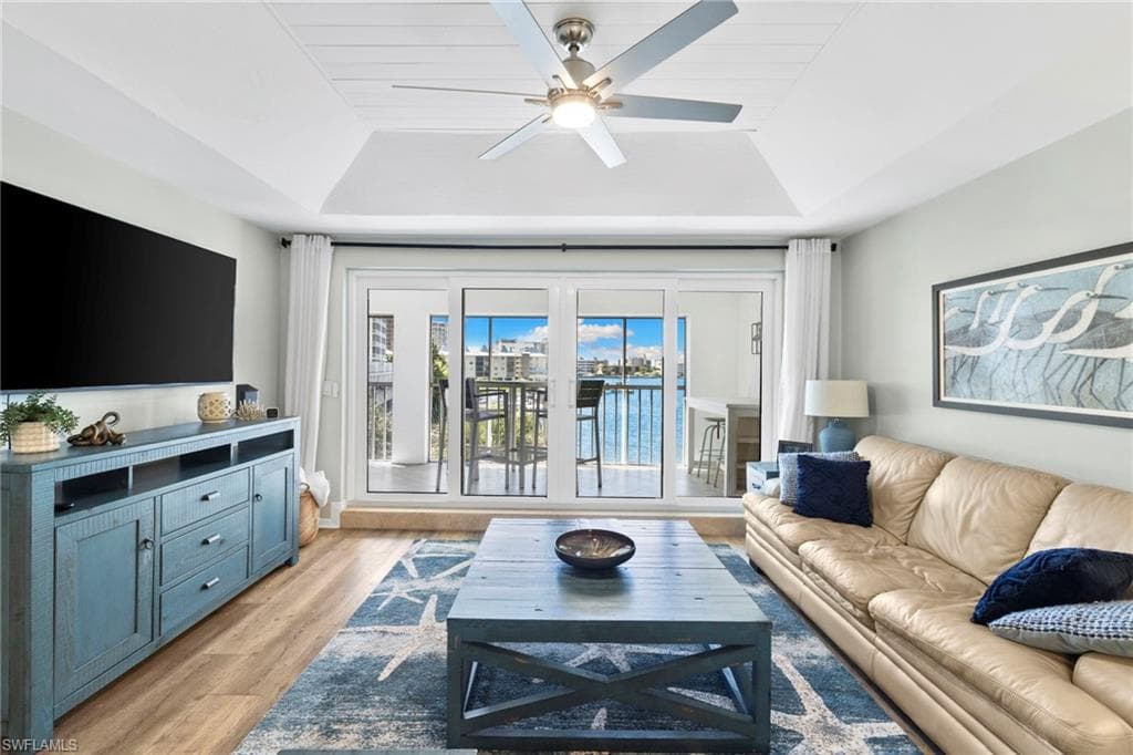 9101 Vanderbilt Dr 1, Naples, FL 34108-5