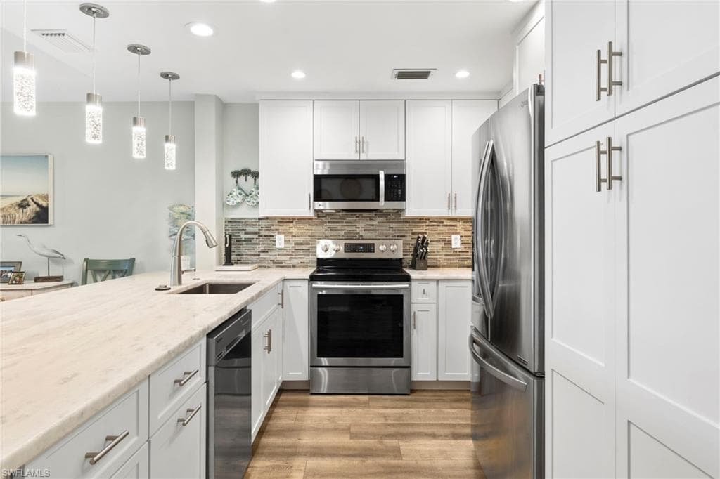 9101 Vanderbilt Dr 1, Naples, FL 34108-6