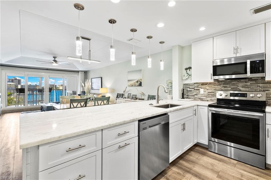 9101 Vanderbilt Dr 1, Naples, FL 34108-7