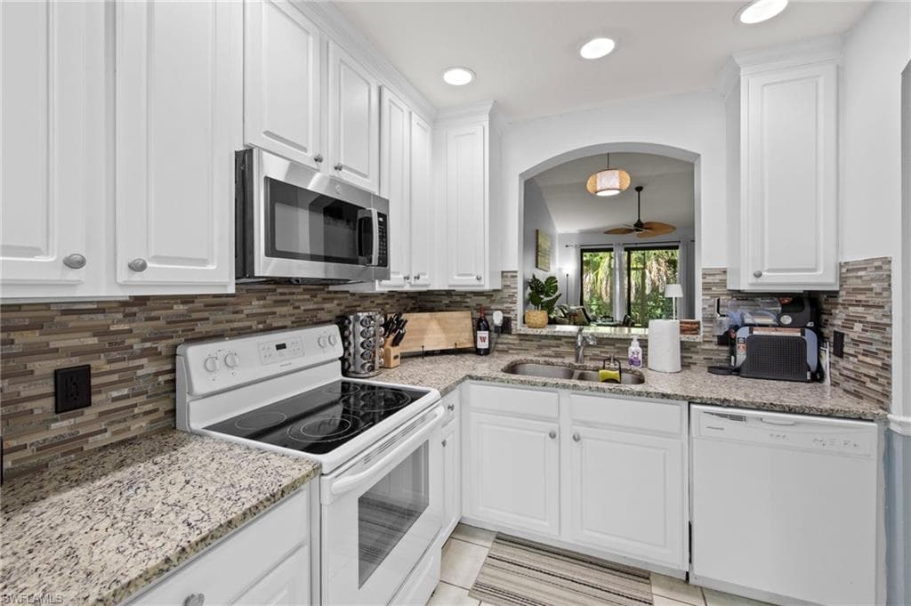 7715 Woodbrook Cir 3402, Naples, FL 34104-8