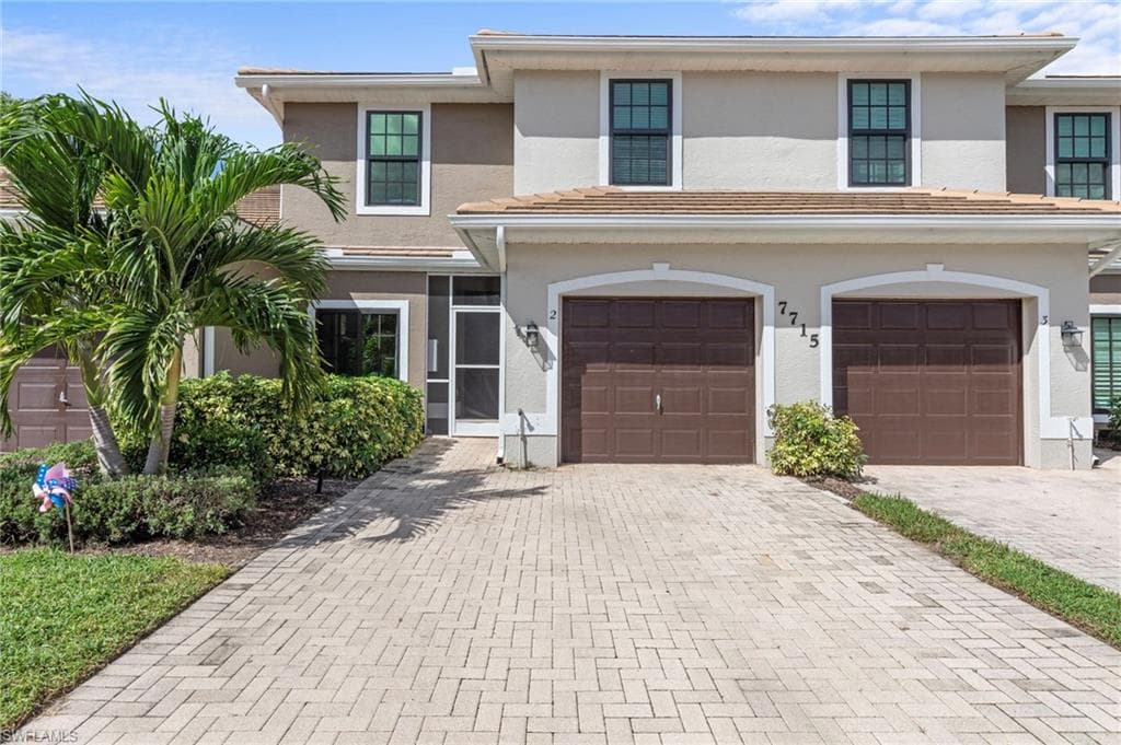 7715 Woodbrook Cir 3402, Naples, FL 34104-27