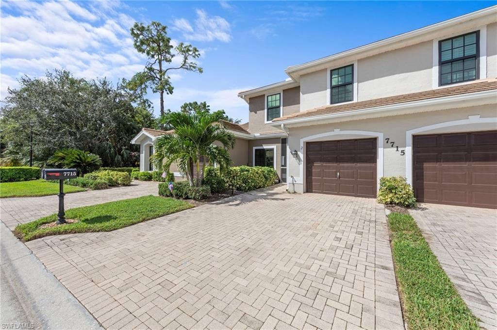 7715 Woodbrook Cir 3402, Naples, FL 34104-29