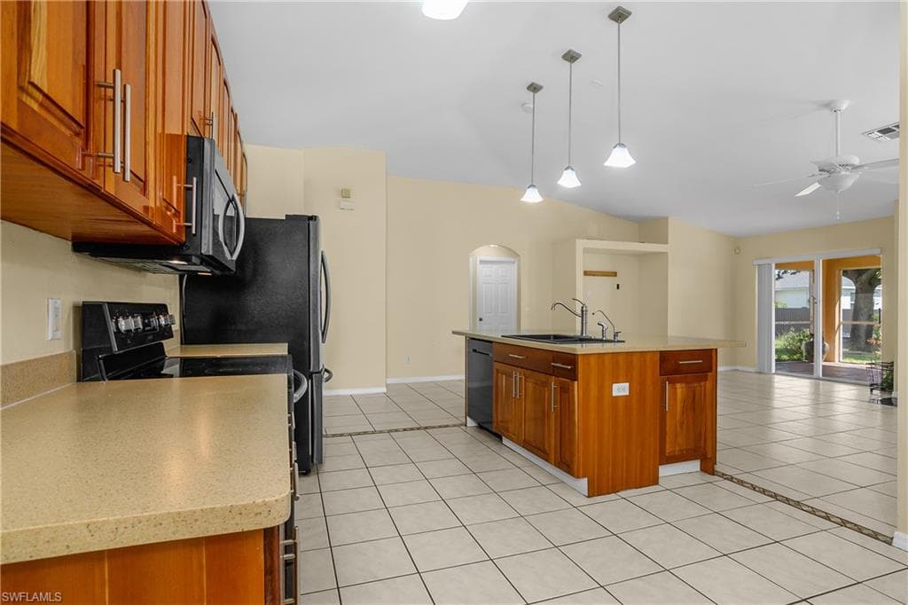 2905 1st Pl, Cape Coral, FL 33909-8