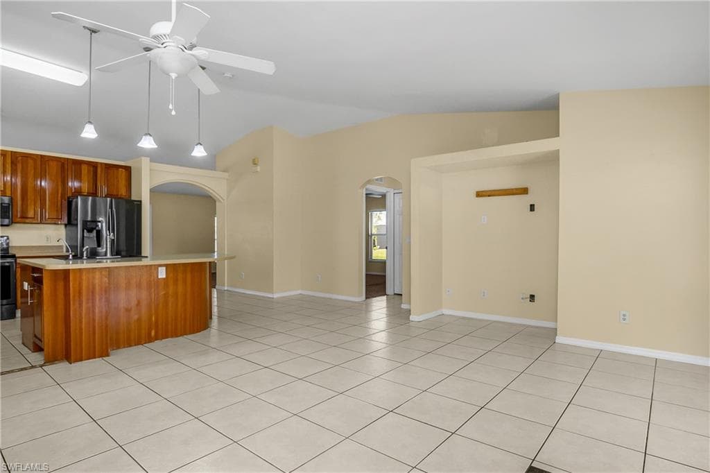 2905 1st Pl, Cape Coral, FL 33909-9