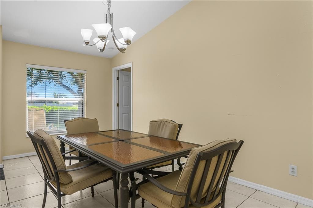 2905 1st Pl, Cape Coral, FL 33909-13