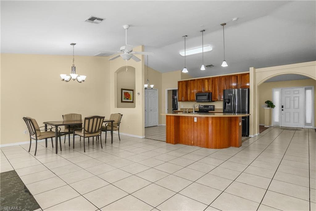 2905 1st Pl, Cape Coral, FL 33909-15