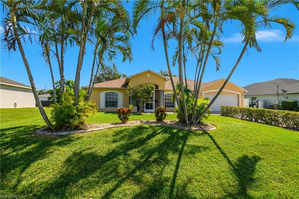 2905 1st Pl, Cape Coral, FL 33909-1