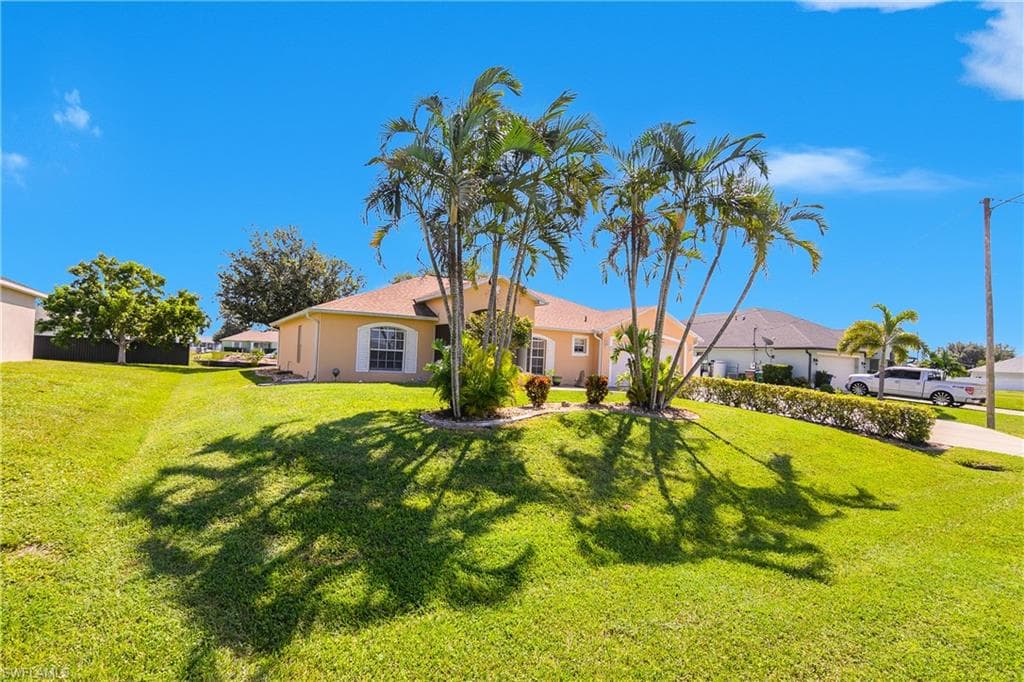 2905 1st Pl, Cape Coral, FL 33909-30