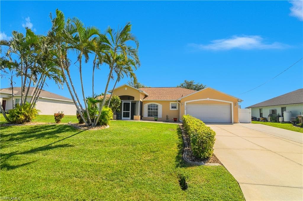 2905 1st Pl, Cape Coral, FL 33909-32