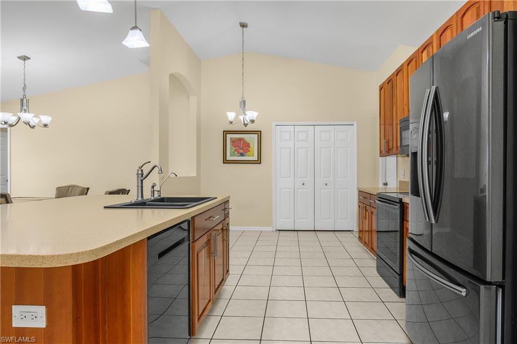 2905 1st Pl, Cape Coral, FL 33909-3