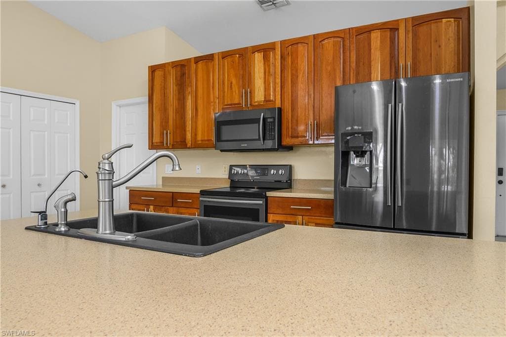 2905 1st Pl, Cape Coral, FL 33909-4