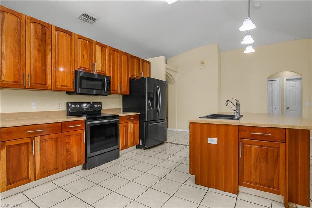 2905 1st Pl, Cape Coral, FL 33909-5