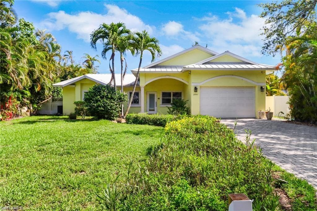 2447 Harbor Rd, Naples, FL 34104-5