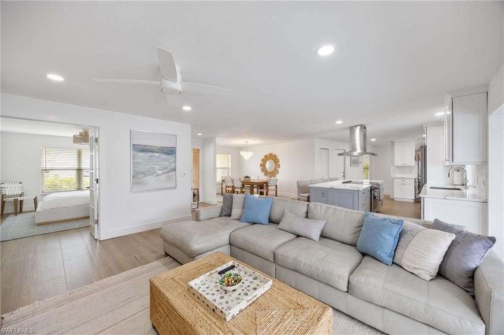 9905 Treasure Cay Ln, Bonita Springs, FL 34135-9