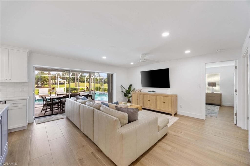 9905 Treasure Cay Ln, Bonita Springs, FL 34135-10