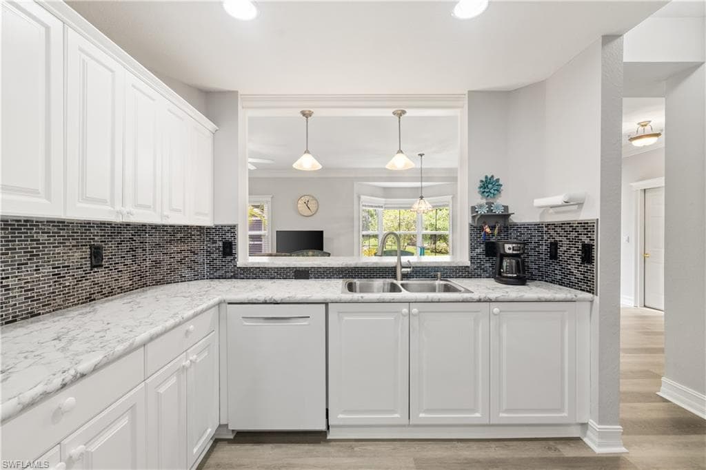 200 Diamond Cir 207, Naples, FL 34110-11