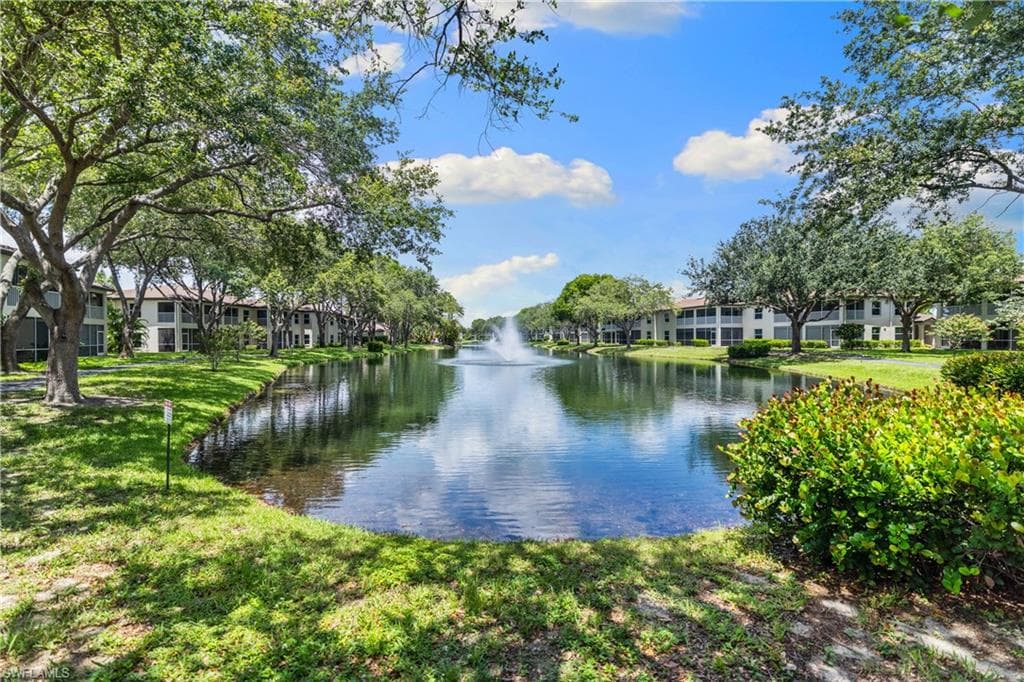 200 Diamond Cir 207, Naples, FL 34110-17