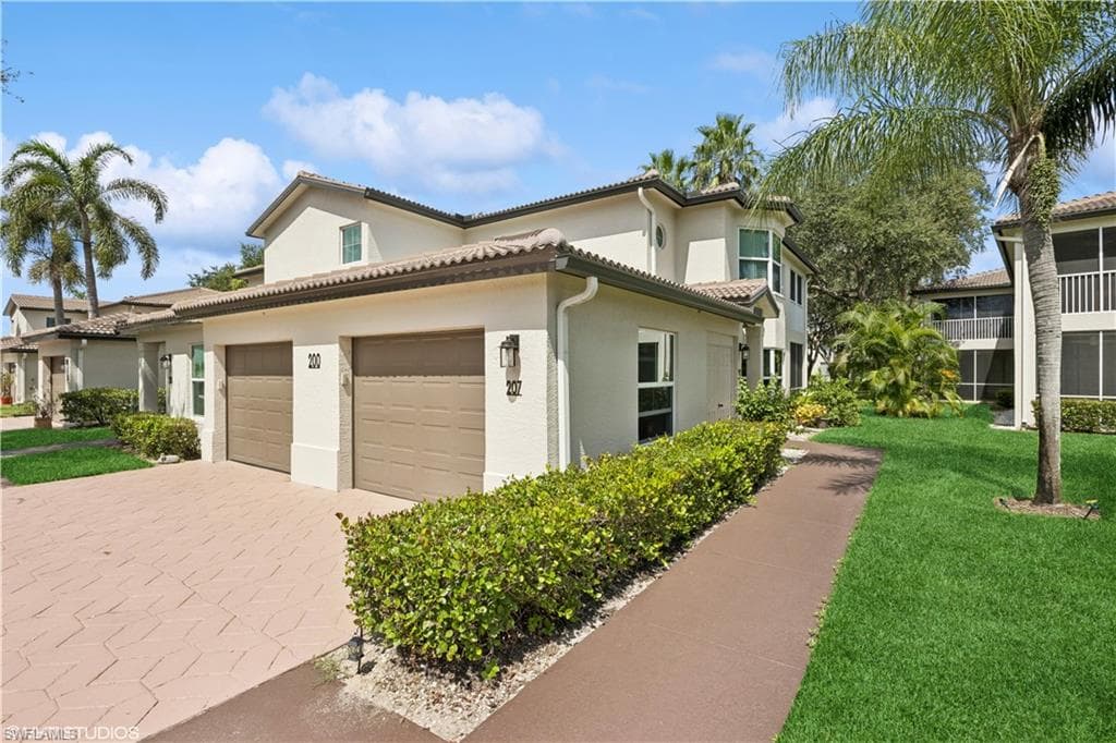 200 Diamond Cir 207, Naples, FL 34110-1