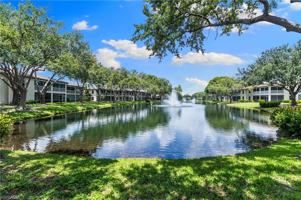 200 Diamond Cir 207, Naples, FL 34110-3