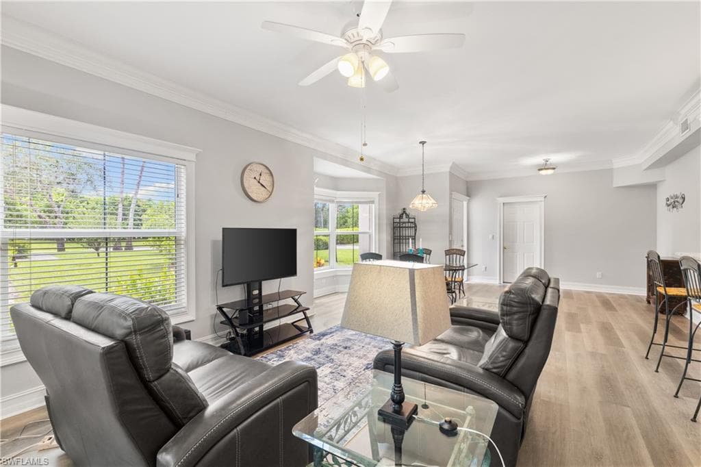200 Diamond Cir 207, Naples, FL 34110-4