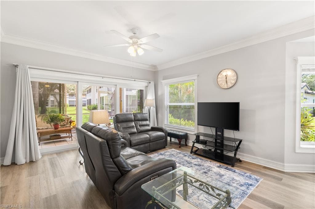 200 Diamond Cir 207, Naples, FL 34110-7