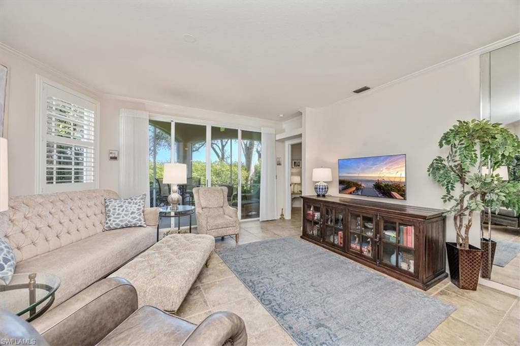 8380 Excalibur Cir H2, Naples, FL 34108-9