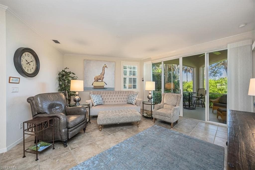 8380 Excalibur Cir H2, Naples, FL 34108-10