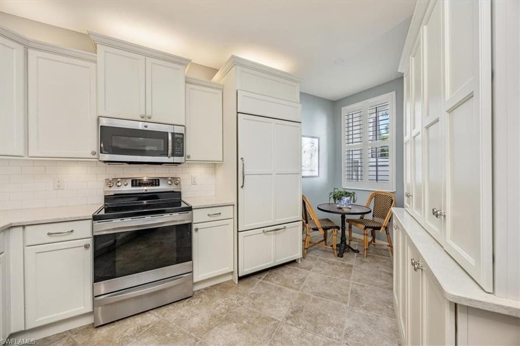 8380 Excalibur Cir H2, Naples, FL 34108-4