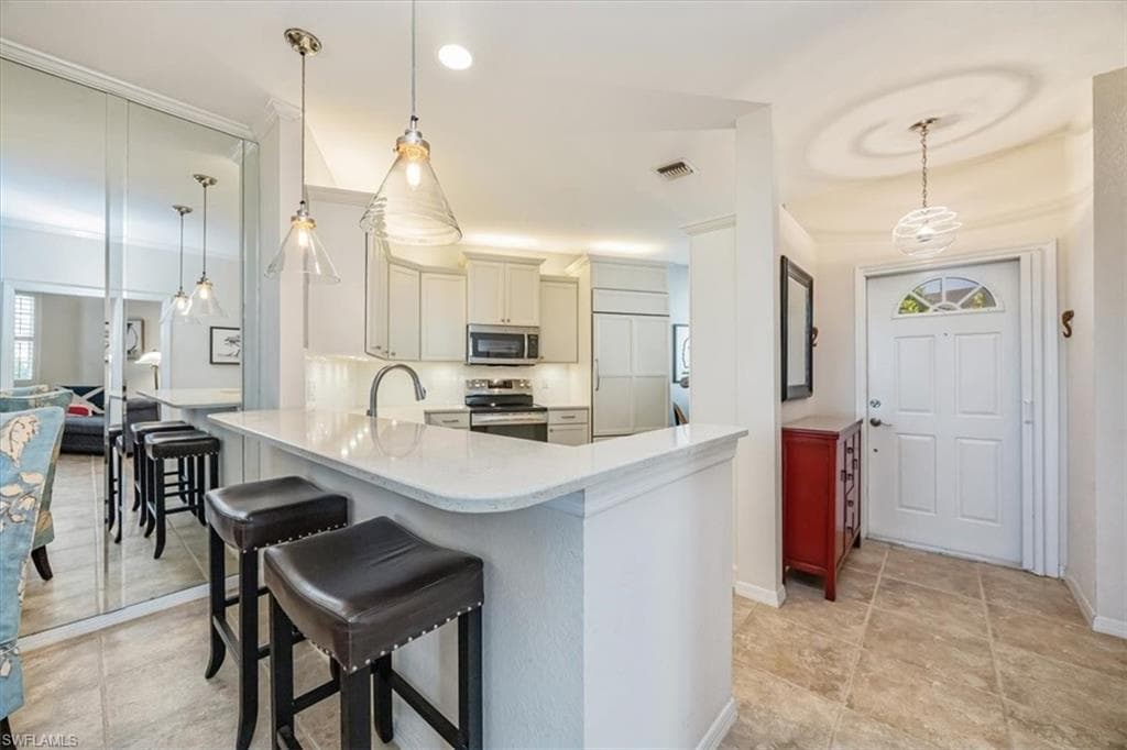 8380 Excalibur Cir H2, Naples, FL 34108-6