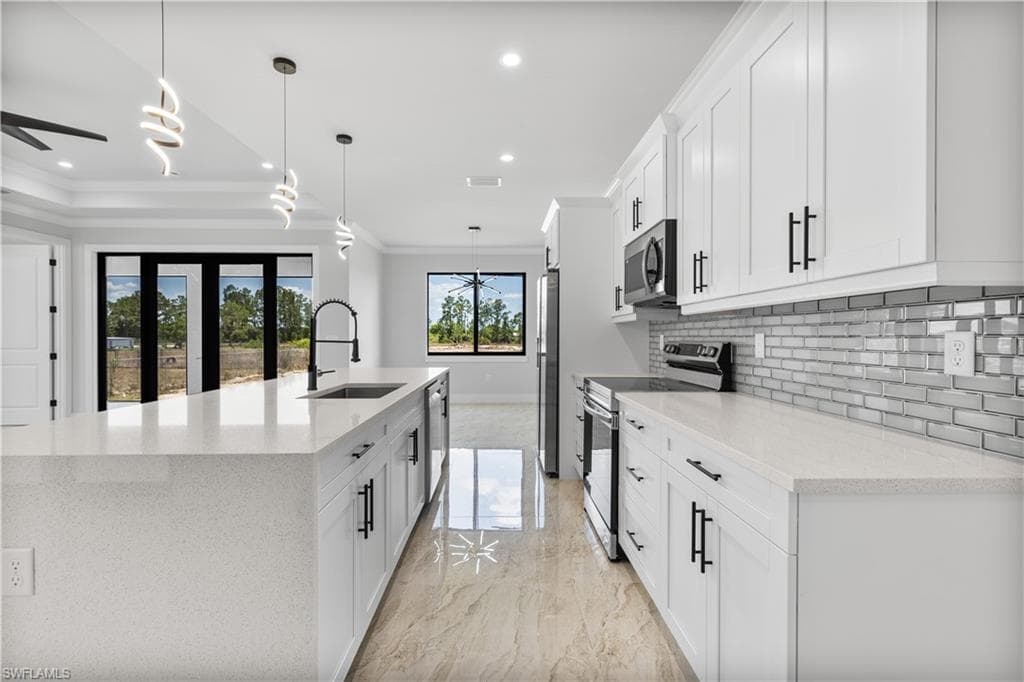 3571 Everglades Blvd S, Naples, FL 34117-8