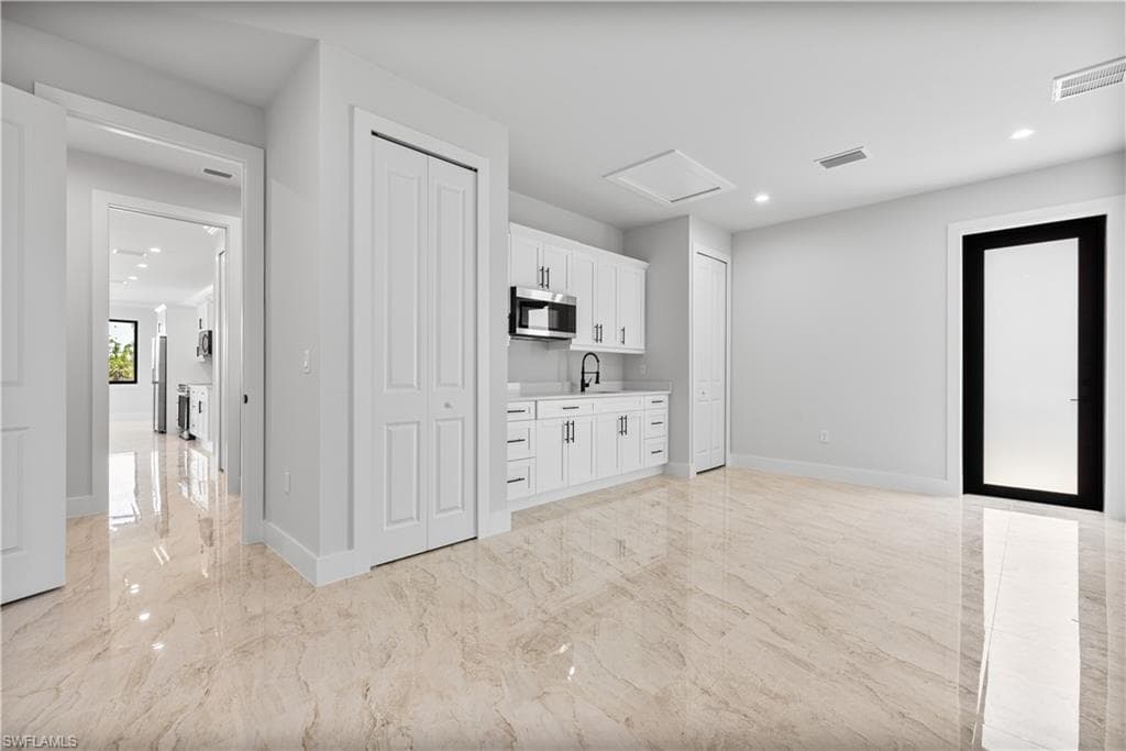 3571 Everglades Blvd S, Naples, FL 34117-19