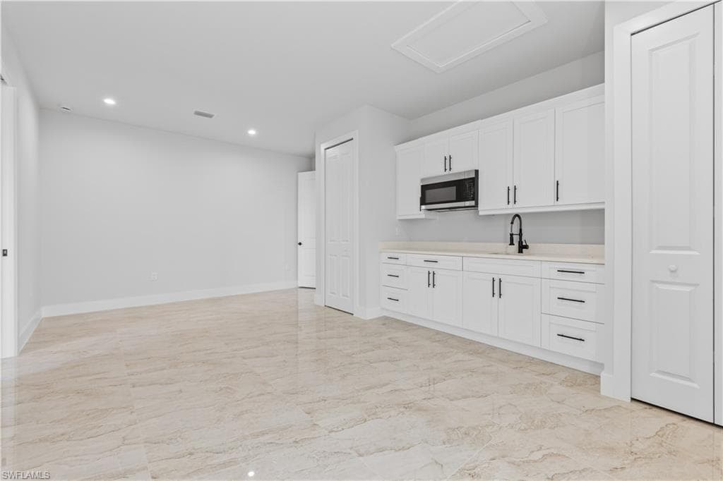 3571 Everglades Blvd S, Naples, FL 34117-20