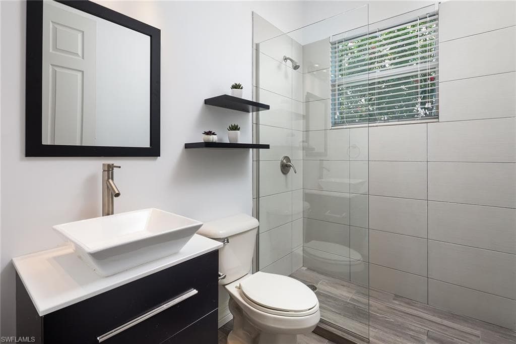 6816 Del Mar Ter, Naples, FL 34105-16