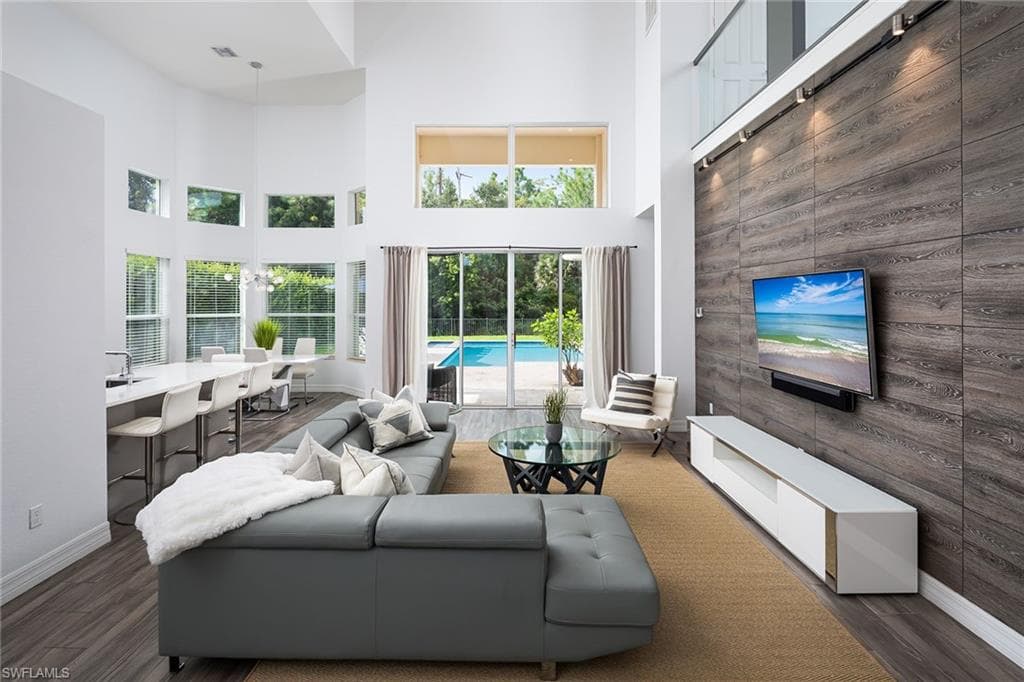 6816 Del Mar Ter, Naples, FL 34105-1