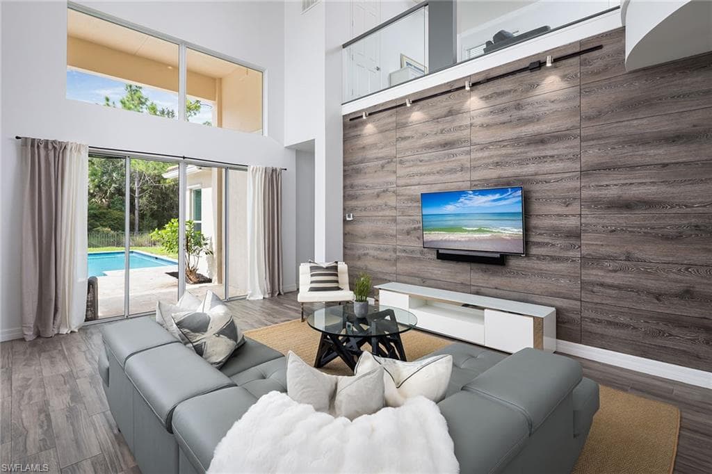 6816 Del Mar Ter, Naples, FL 34105-2