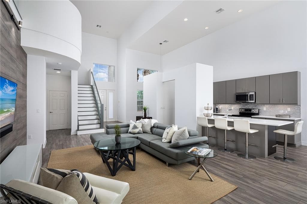6816 Del Mar Ter, Naples, FL 34105-3