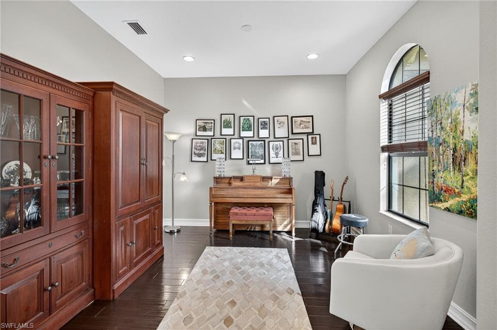 7235 Acorn Way, Naples, FL 34119-7