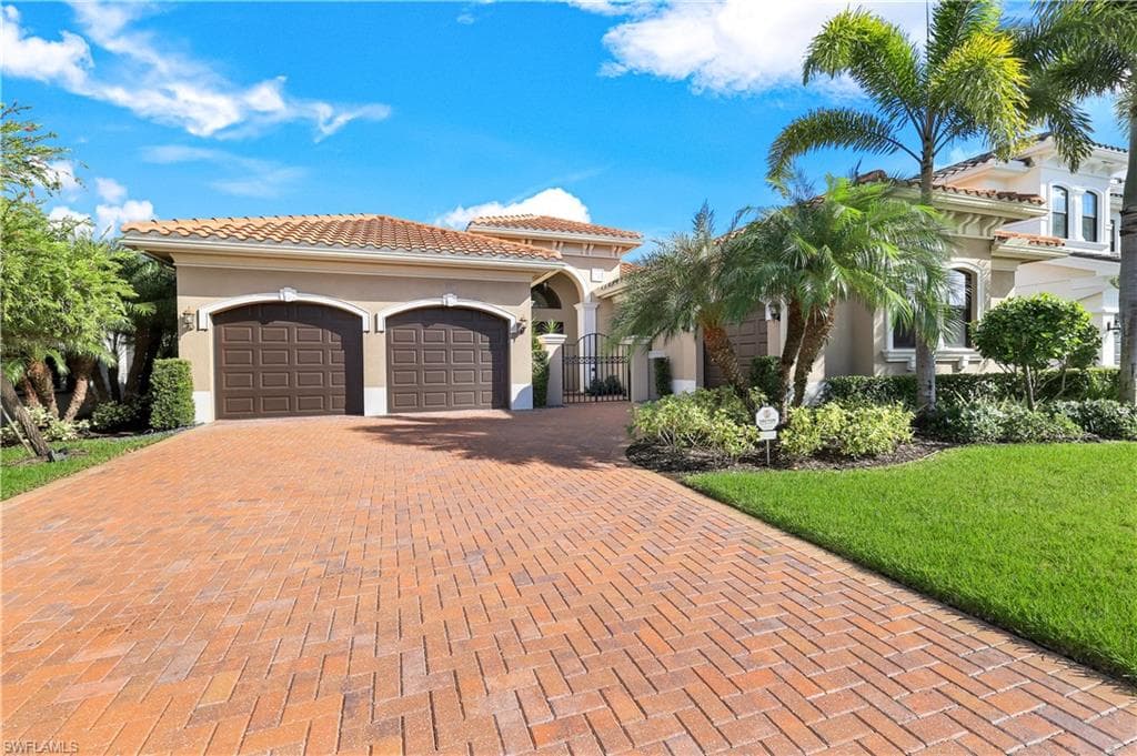 4394 Caldera Cir, Naples, FL 34119-2