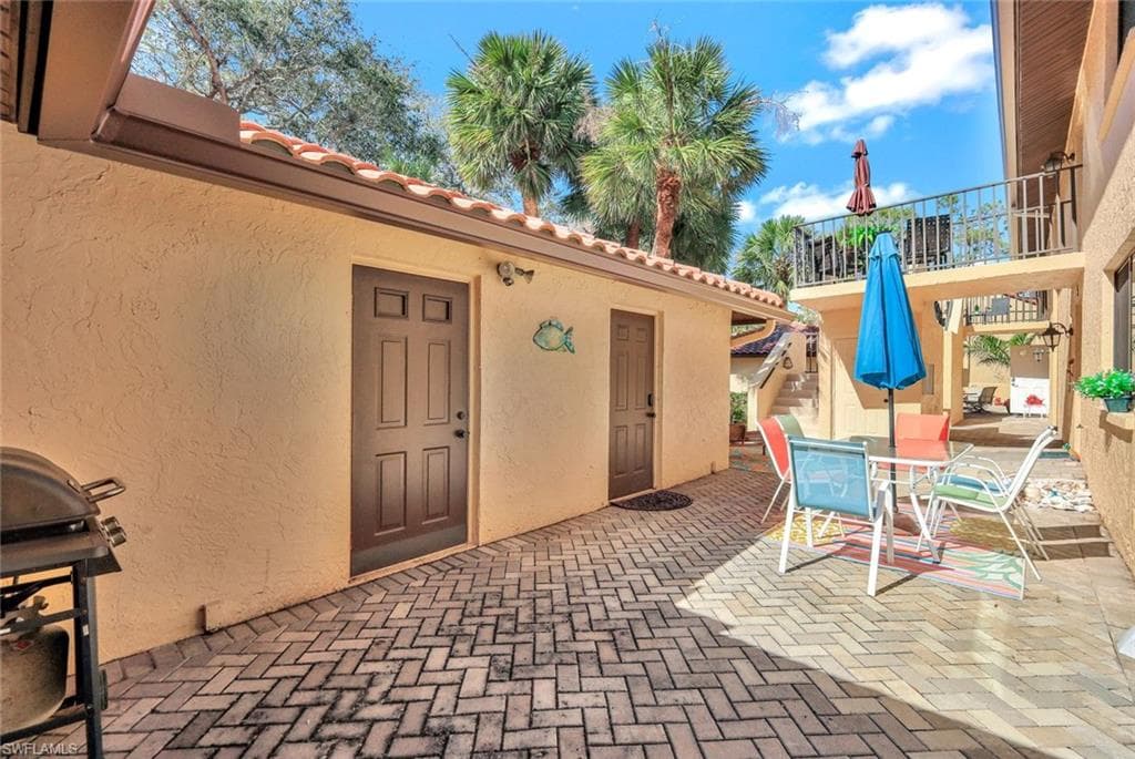 196 Albi Rd 5, Naples, FL 34112-22