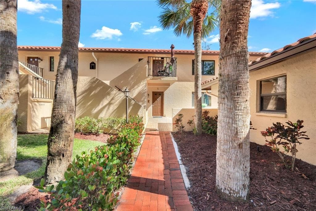 196 Albi Rd 5, Naples, FL 34112-23