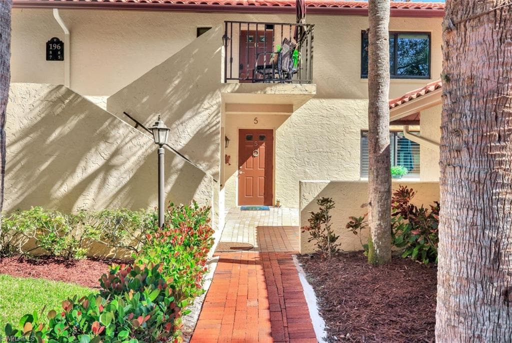 196 Albi Rd 5, Naples, FL 34112-24