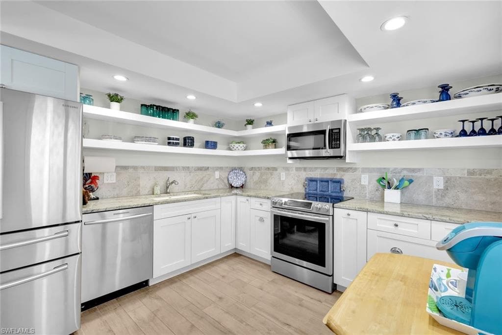 196 Albi Rd 5, Naples, FL 34112-3