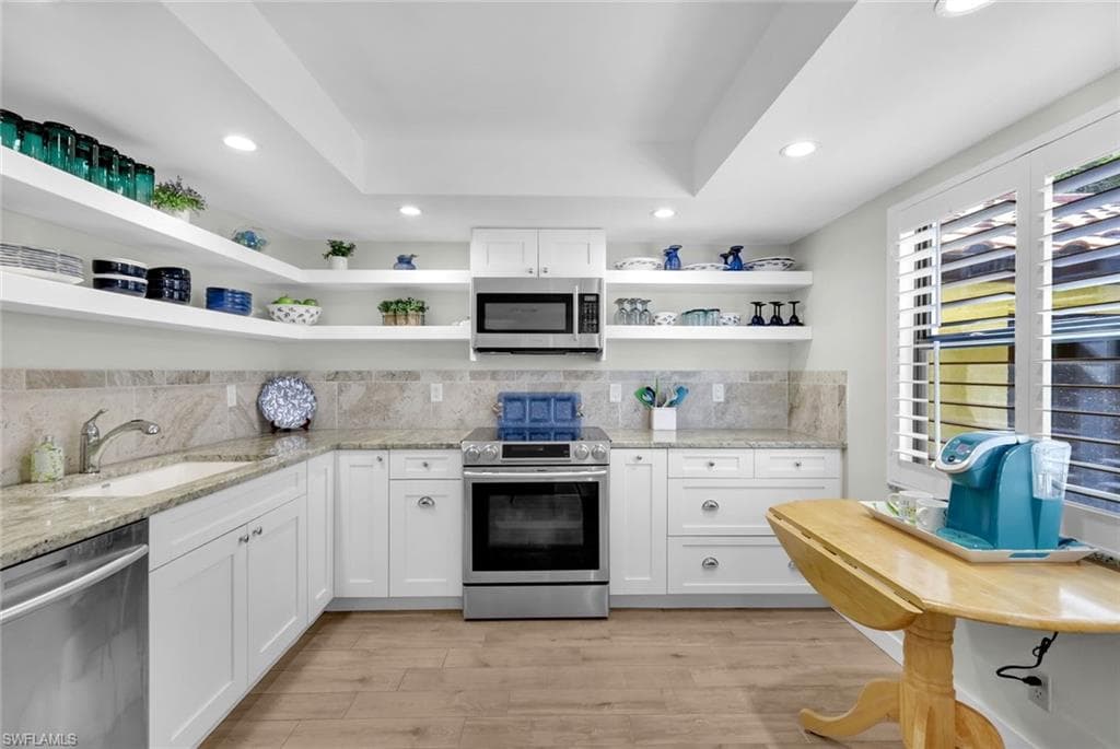 196 Albi Rd 5, Naples, FL 34112-4