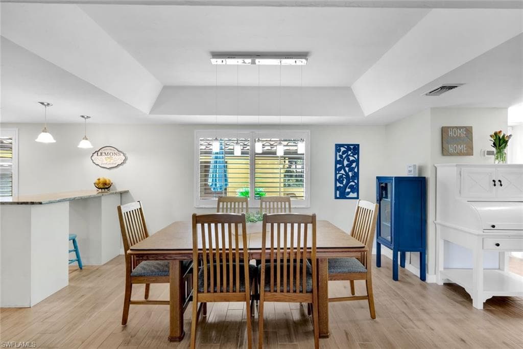 196 Albi Rd 5, Naples, FL 34112-6