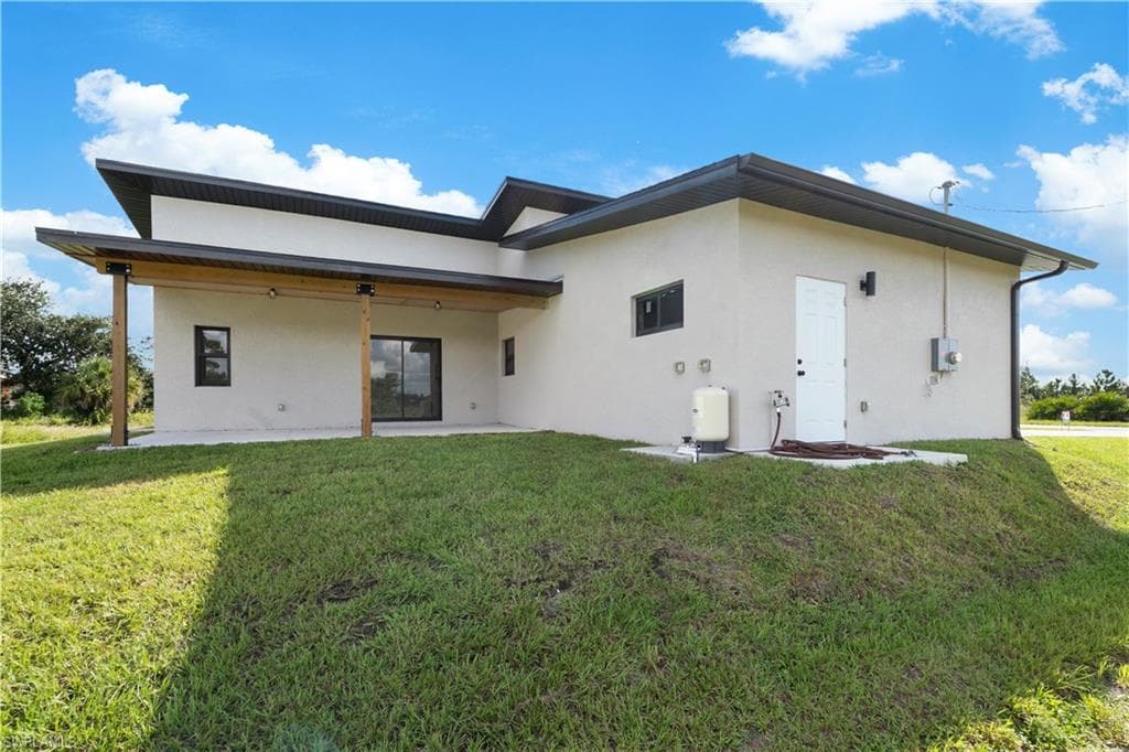 919 Columbus Blvd S, Lehigh Acres, FL 33974-38
