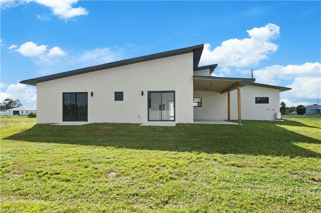 919 Columbus Blvd S, Lehigh Acres, FL 33974-39